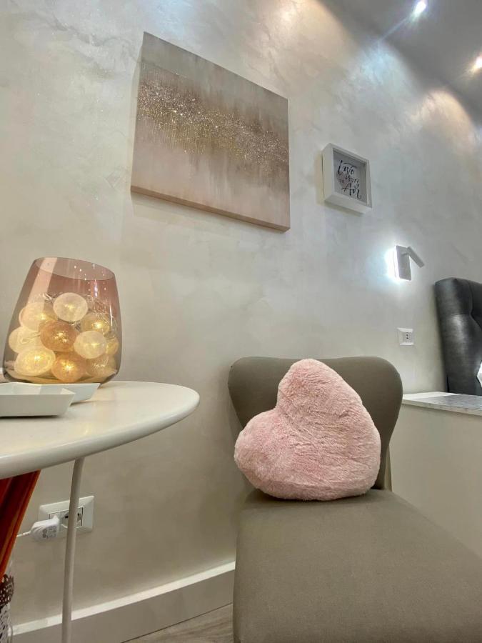 Apartment Close To The Coloseum, 2 Minutes Walk From Metro A Exterior foto